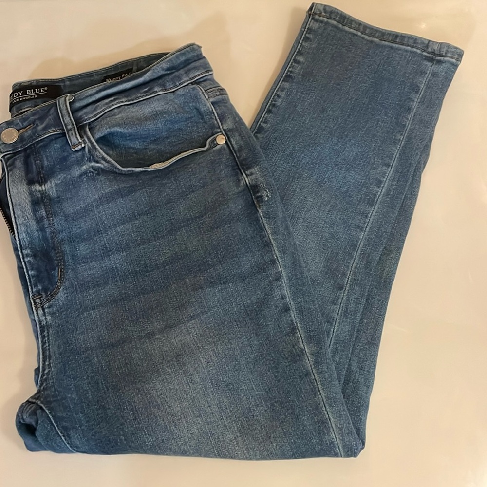 Judy Blue non distressed cropped jeans.